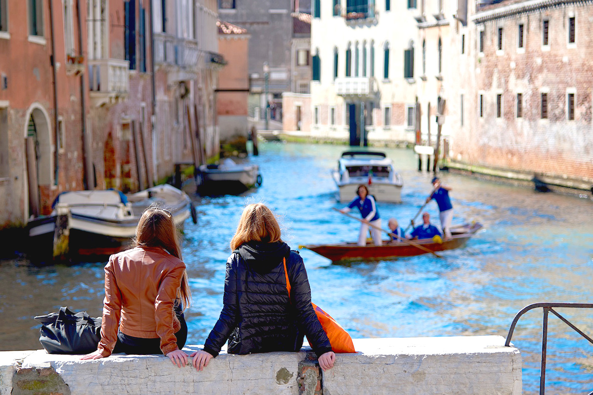 イタリア、女性、女性二人、ヴェネツィア、ゴンドラ、旅する二人