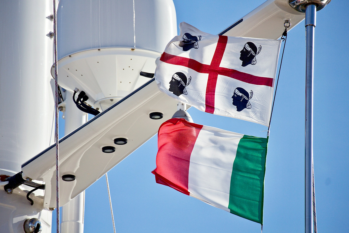 サルデーニャ旗、サルデーニャ島、イタリア、イタリア国旗