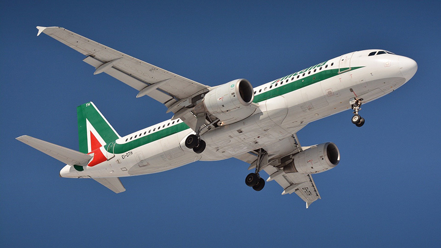 イタリア飛行機、アリタリア、青空、イタリア風景、飛行機