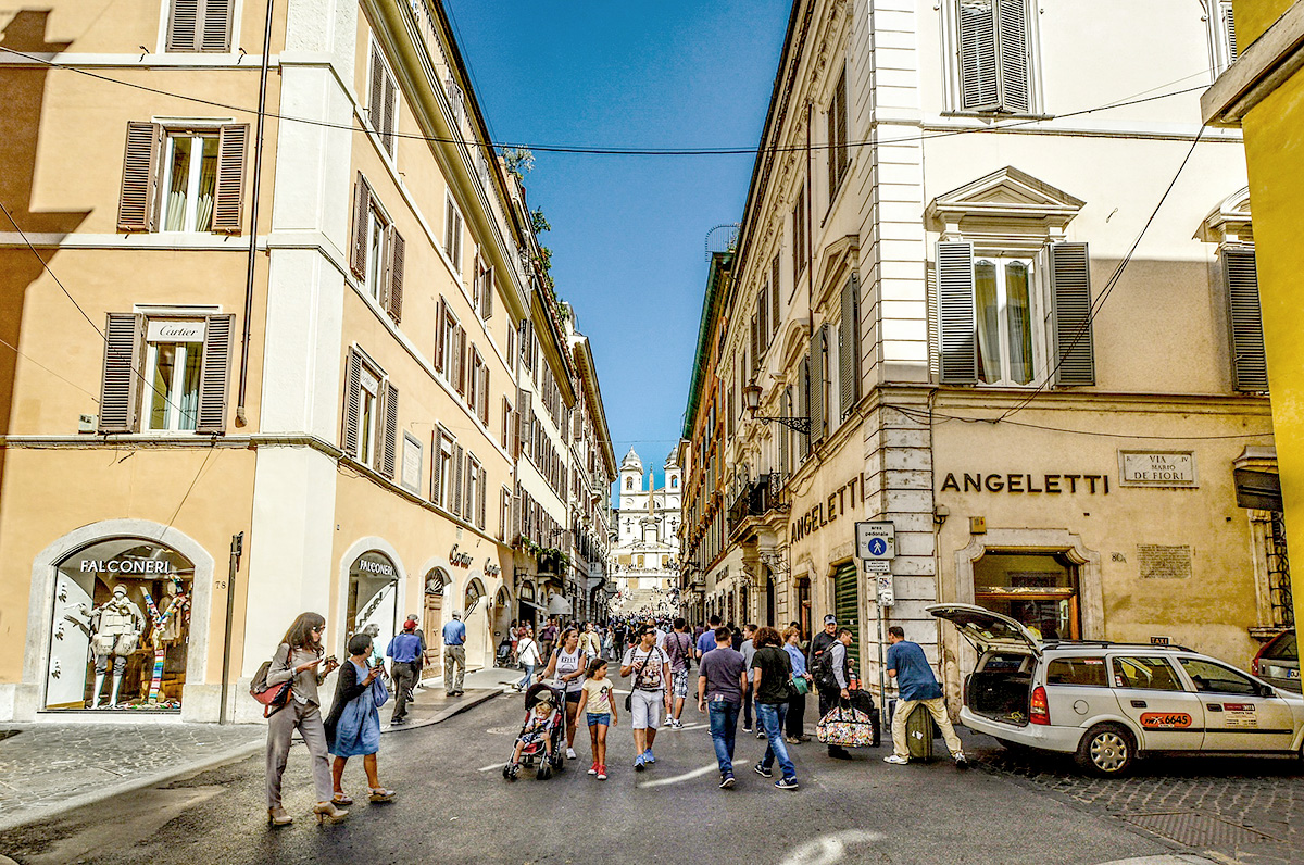 イタリア街、表通り、人混み