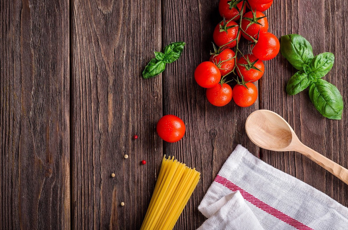 スパゲッティ、トマト、バジル、ナプキン、スプーン、イタリアン、食材