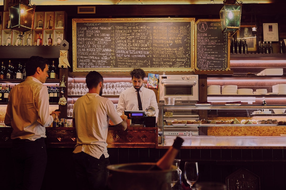 カフェ、バール、バリスタ、イタリア風景、イタリア人、イタリア