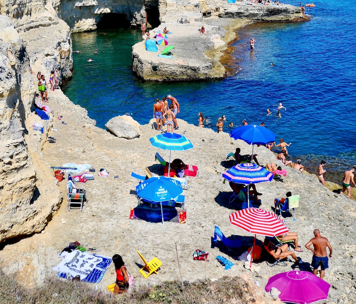 イタリア、チンクエテッレ、バカンス、海、海水浴、日光浴、夏のイタリア