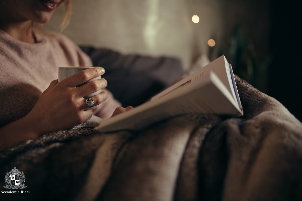 読書する女性、イタリア留学生の１日、夜の過ごし方、イタリア留学、イタリア長期留学、イタリア短期留学