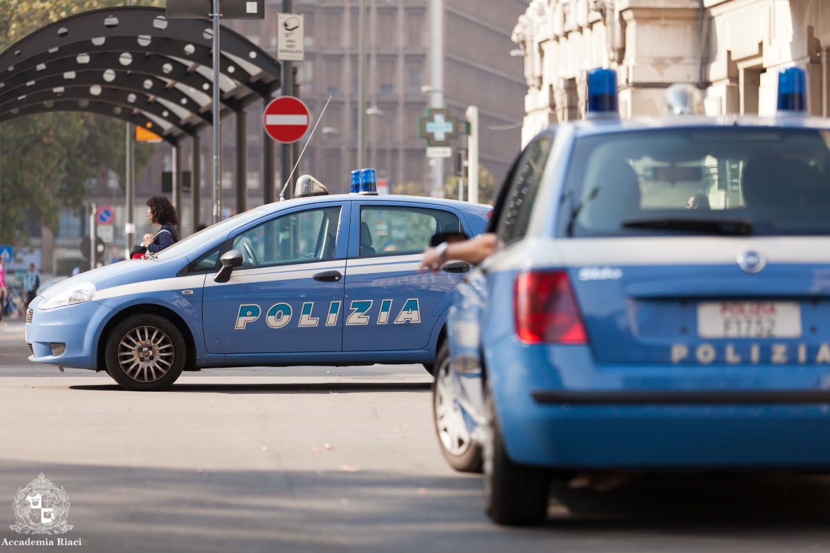 イタリアの警察、ポリツィア、イタリア留学生活、イタリア留学準備、イタリアの魅力、フィレンツェの魅力、イタリア留学、イタリア長期留学、イタリア短期留学