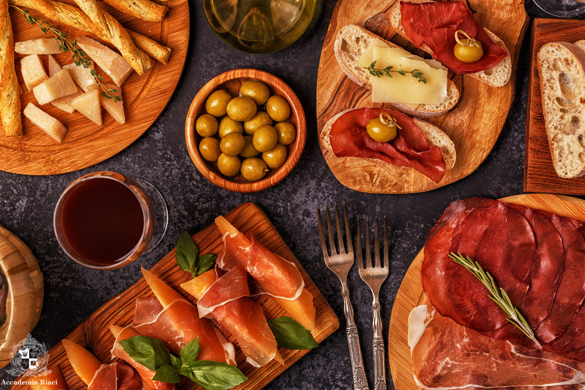 イタリア料理メニュー　前菜やチーズの盛り合わせのお皿たち