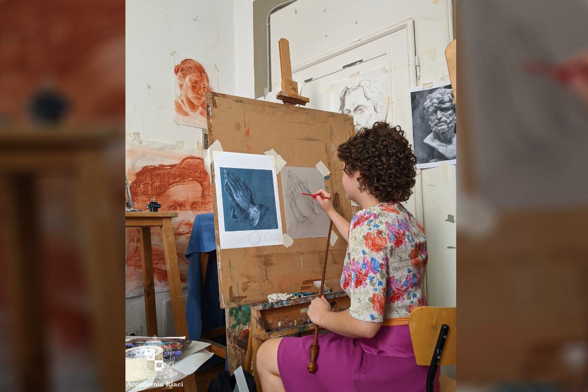 イタリア絵画修復留学　授業の様子　デッサンをしている学生