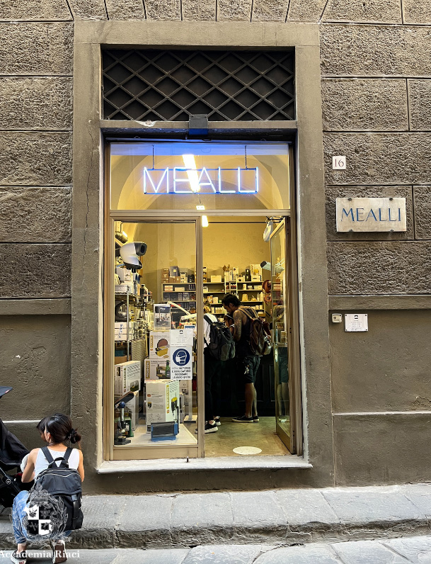 イタリアジュエリー留学　留学生活　フィレンツェにあるお店の入り口