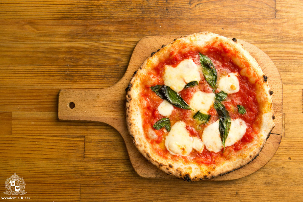 イタリア留学　イタリア食習慣　一枚のピザ