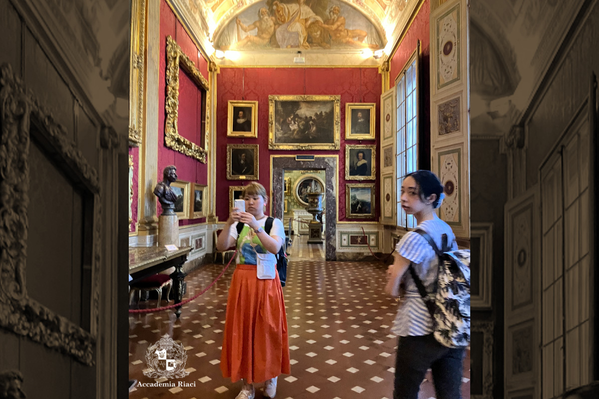 イタリア留学　インテリアデザイン留学　イタリア留学体験談　美術館巡りしている学生