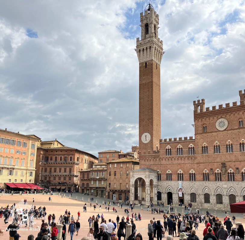 イタリア留学　グラフィックデザイン留学　イタリア留学体験談　シエナ