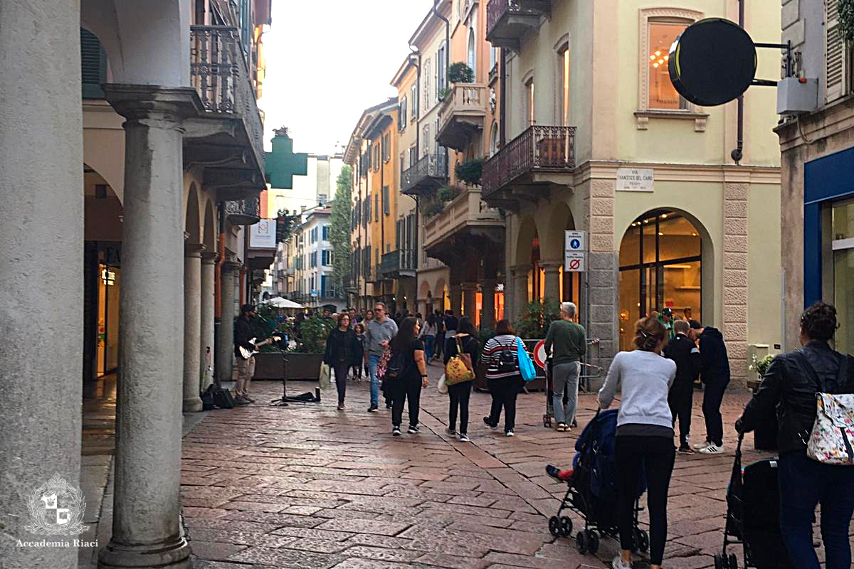 イタリア留学　イタリアの風景　街のメインストリート